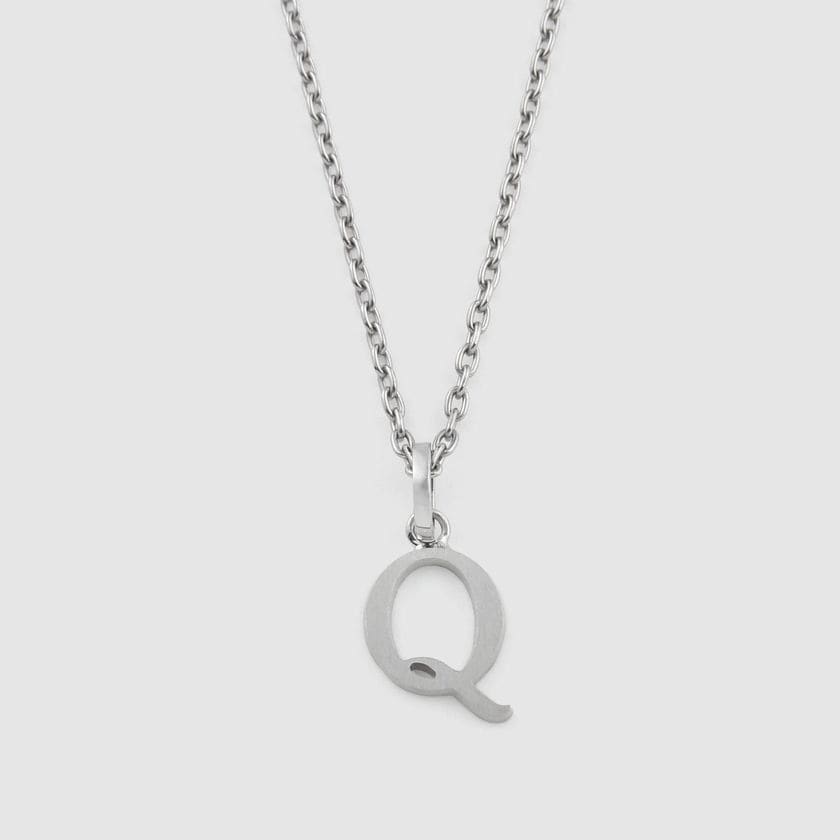 ALPHABET NECKLACE Q